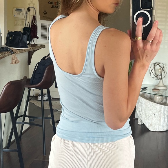Women’s Lululemon Basic - Picture 2 of 3
